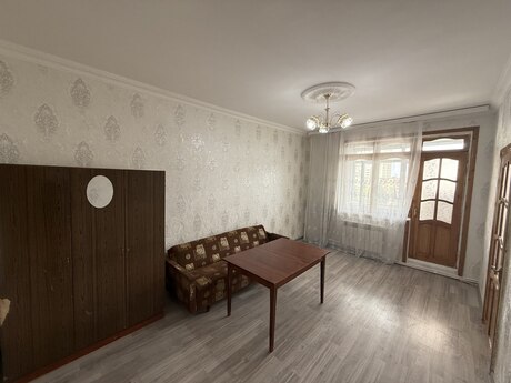 2 otaqlı köhnə tikili - 7-ci mikrorayon q. - 33 m²
