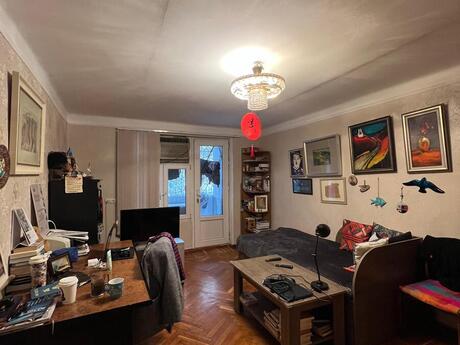 3 otaqlı köhnə tikili - Elmlər Akademiyası m. - 65 m²
