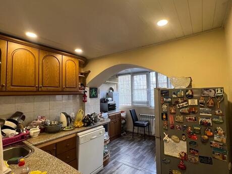 3 otaqlı köhnə tikili - Elmlər Akademiyası m. - 65 m²