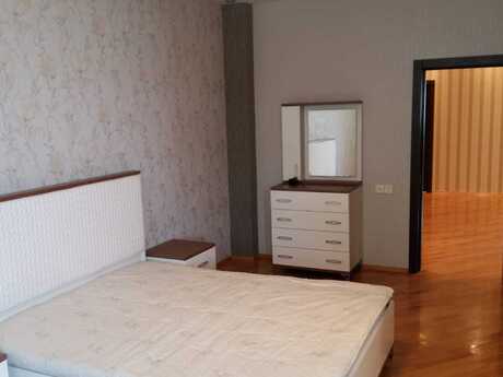 3-комн. новостройка - м. 20 января - 145 м²