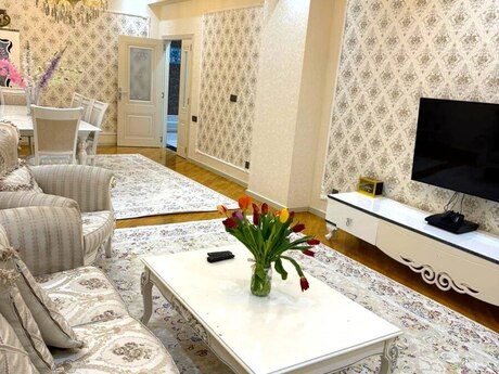 4 otaqlı yeni tikili - Əhmədli m. - 165 m²