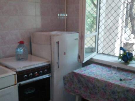 1 otaqlı köhnə tikili - 28 May m. - 30 m²