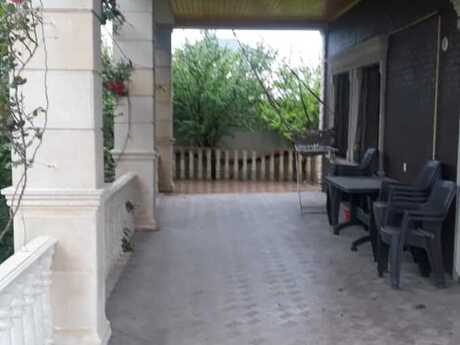 6 otaqlı həyət evi/bağ evi - Novxanı q. - 400 m²