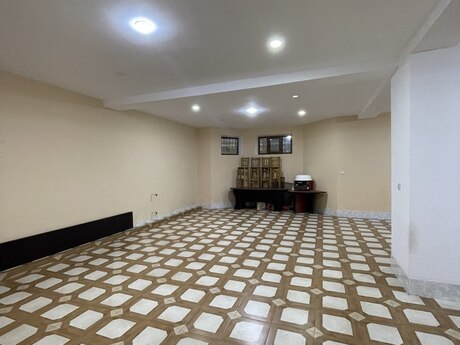 9 otaqlı həyət evi/bağ evi - Bakıxanov q. - 520 m²