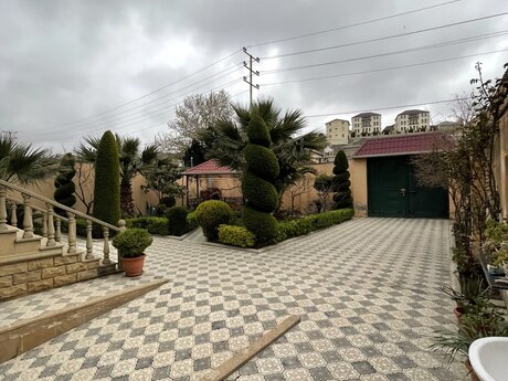 9 otaqlı həyət evi/bağ evi - Bakıxanov q. - 520 m²