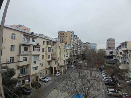 3-комн. вторичка - м. 28 мая - 80 м²