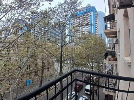 Elan №6042695 - Bakı, 28 May m., 3 otaqlı, 80 m², 4/5 mərtəbə