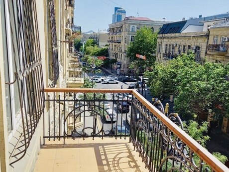 4 otaqlı köhnə tikili - 28 May m. - 143 m²