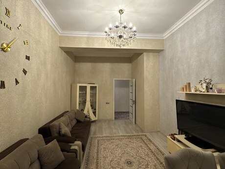 3-комн. новостройка - м. Низами - 105 м²