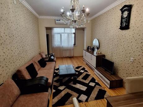 2 otaqlı köhnə tikili - 8-ci mikrorayon q. - 65 m²