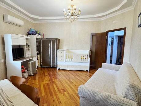 2-комн. вторичка - м. Элмляр Академиясы - 38 м²