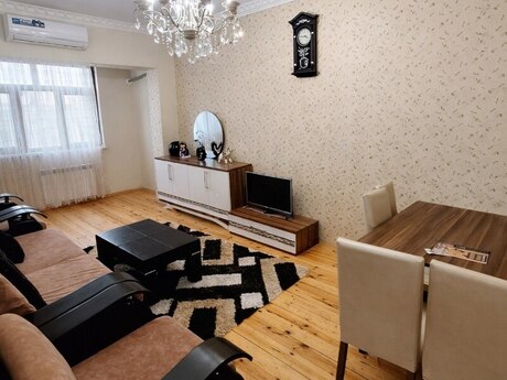 2 otaqlı köhnə tikili - Azadlıq Prospekti m. - 65 m²
