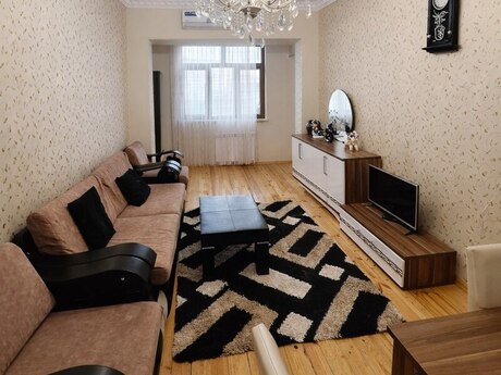 2 otaqlı köhnə tikili - Azadlıq Prospekti m. - 65 m²