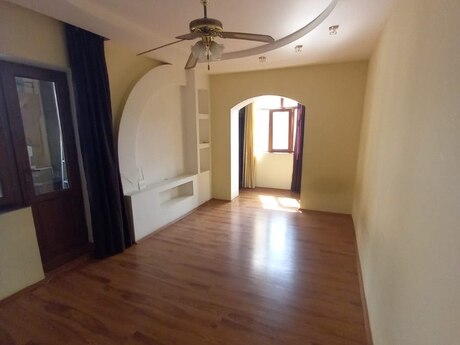 1 otaqlı köhnə tikili - 8-ci mikrorayon q. - 45 m²
