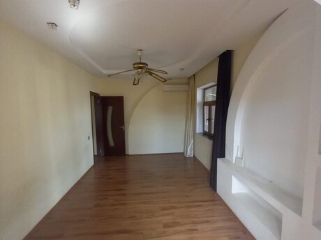 1 otaqlı köhnə tikili - 8-ci mikrorayon q. - 45 m²