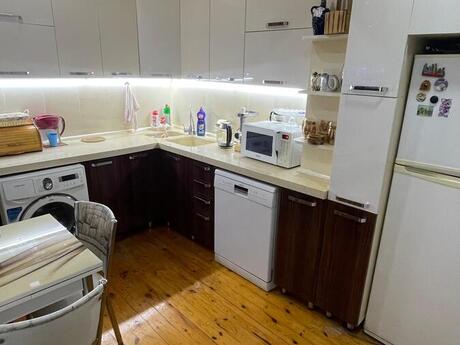 4 otaqlı köhnə tikili - 9-cu mikrorayon q. - 105 m²