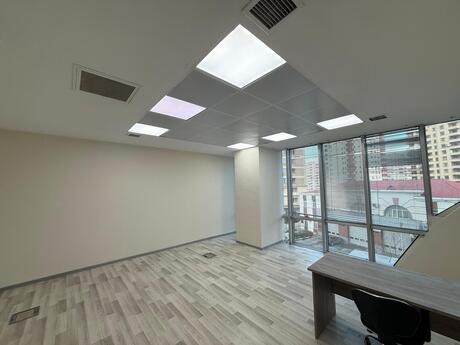 4-комн. офис - м. Элмляр Академиясы - 115 м²