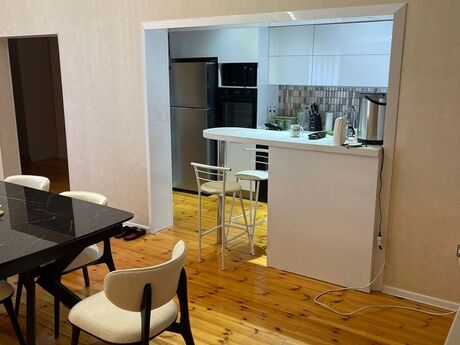 6 otaqlı həyət evi/bağ evi - Xəzər r. - 240 m²