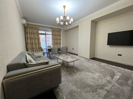 4 otaqlı yeni tikili - 8 Noyabr m. - 178 m²