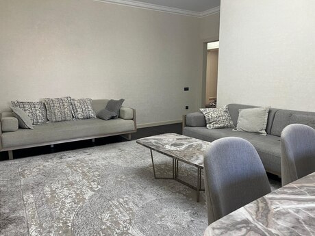 4 otaqlı yeni tikili - 8 Noyabr m. - 178 m²