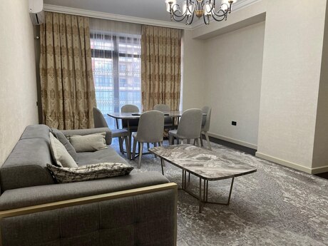 4 otaqlı yeni tikili - 8 Noyabr m. - 178 m²