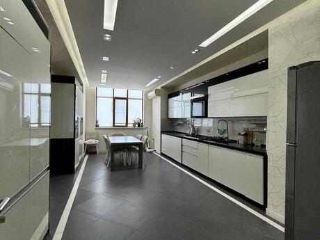 3-комнатная квартира, 165 м², 8 Noyabr: 500 000 ₼ 5