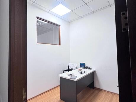 6 otaqlı ofis - 28 May m. - 134 m²