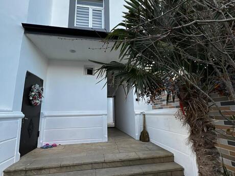 6 otaqlı həyət evi/bağ evi - Badamdar q. - 200 m²
