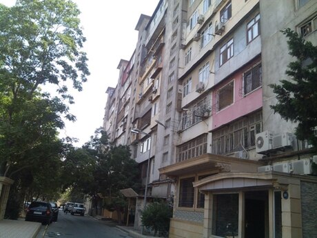 2 otaqlı köhnə tikili - Azadlıq Prospekti m. - 43 m²