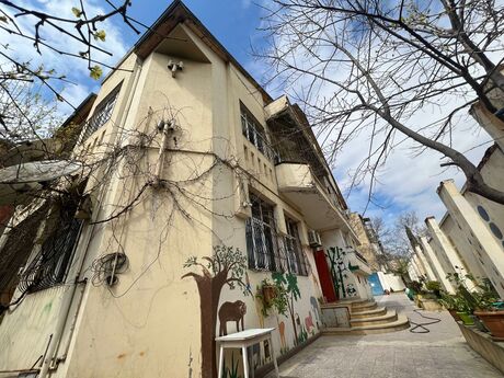 8 otaqlı həyət evi/bağ evi - 20 Yanvar m. - 300 m²