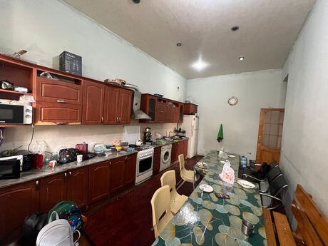 8 otaqlı həyət evi/bağ evi - 20 Yanvar m. - 300 m²