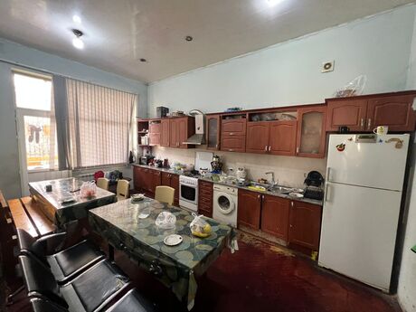 8 otaqlı həyət evi/bağ evi - 20 Yanvar m. - 300 m²