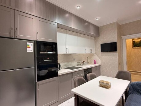 3 otaqlı yeni tikili - Elmlər Akademiyası m. - 130 m²