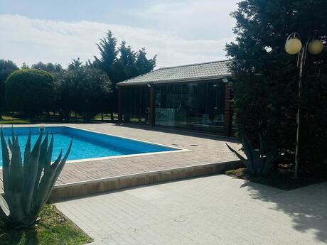 4 otaqlı həyət evi/bağ evi - Buzovna q. - 200 m²