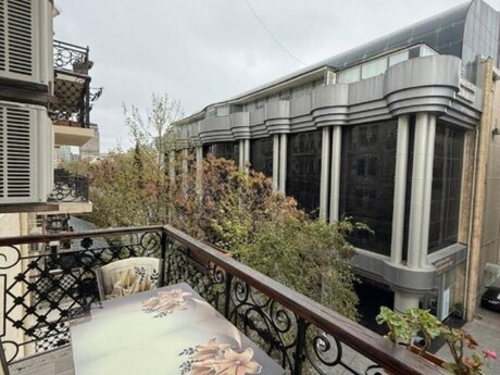 3 otaqlı köhnə tikili - Sahil m. - 82 m²