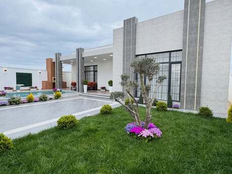 4 otaqlı həyət evi/bağ evi - Şüvəlan q. - 180 m²