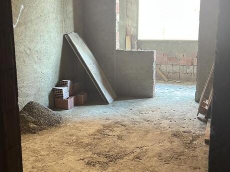 4 otaqlı yeni tikili - Yeni Ramana q. - 125.7 m²