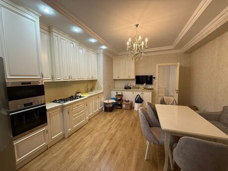4-комн. новостройка - м. 28 мая - 185 м²