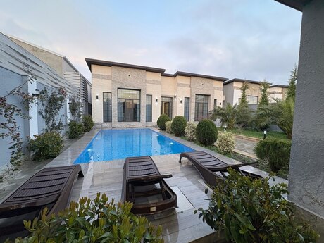 4 otaqlı həyət evi/bağ evi - Mərdəkan q. - 240 m²
