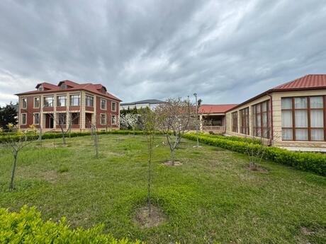 5 otaqlı həyət evi/bağ evi - Buzovna q. - 800 m²