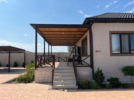 4 otaqlı həyət evi/bağ evi - Türkan q. - 250 m²