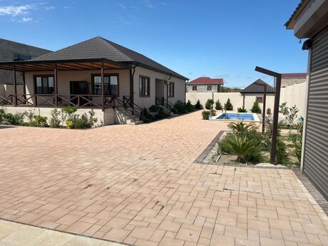 4 otaqlı həyət evi/bağ evi - Türkan q. - 250 m²