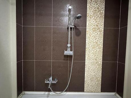 3-room apartment for rent, 135 m², 28 May: 1 300 ₼/mo 5