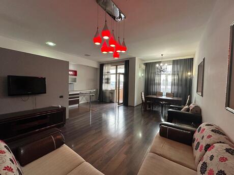 3-room apartment for rent, 135 m², 28 May: 1 300 ₼/mo 3