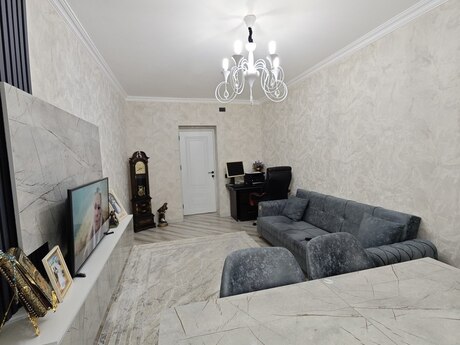 3 otaqlı köhnə tikili - Bakıxanov q. - 75 m²