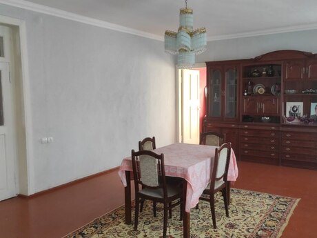 4 otaqlı köhnə tikili - Gəncə - 88.3 m²