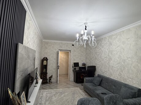 3 otaqlı köhnə tikili - Bakıxanov q. - 80 m²