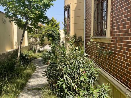 7 otaqlı həyət evi/bağ evi - Buzovna q. - 520 m²