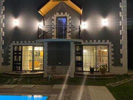 6 otaqlı həyət evi/bağ evi - Mərdəkan q. - 250 m²
