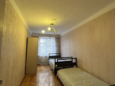 3 otaqlı köhnə tikili - İnşaatçılar m. - 80 m²
